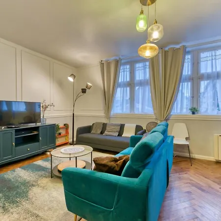 Vieux Marche Sublime Avec Ascenseur Apartment