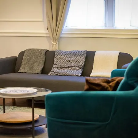 Vieux Marche Sublime Avec Ascenseur *