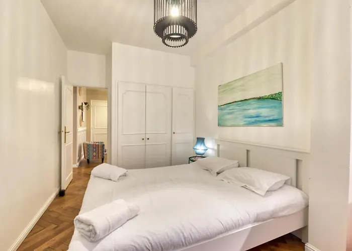 Vieux Marche Sublime Avec Ascenseur *