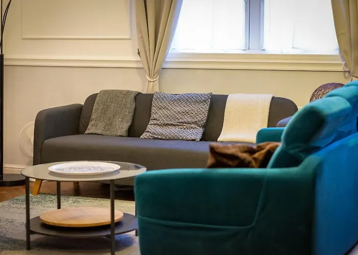 Vieux Marche Sublime Avec Ascenseur *