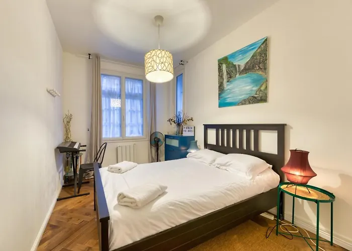 Vieux Marche Sublime Avec Ascenseur